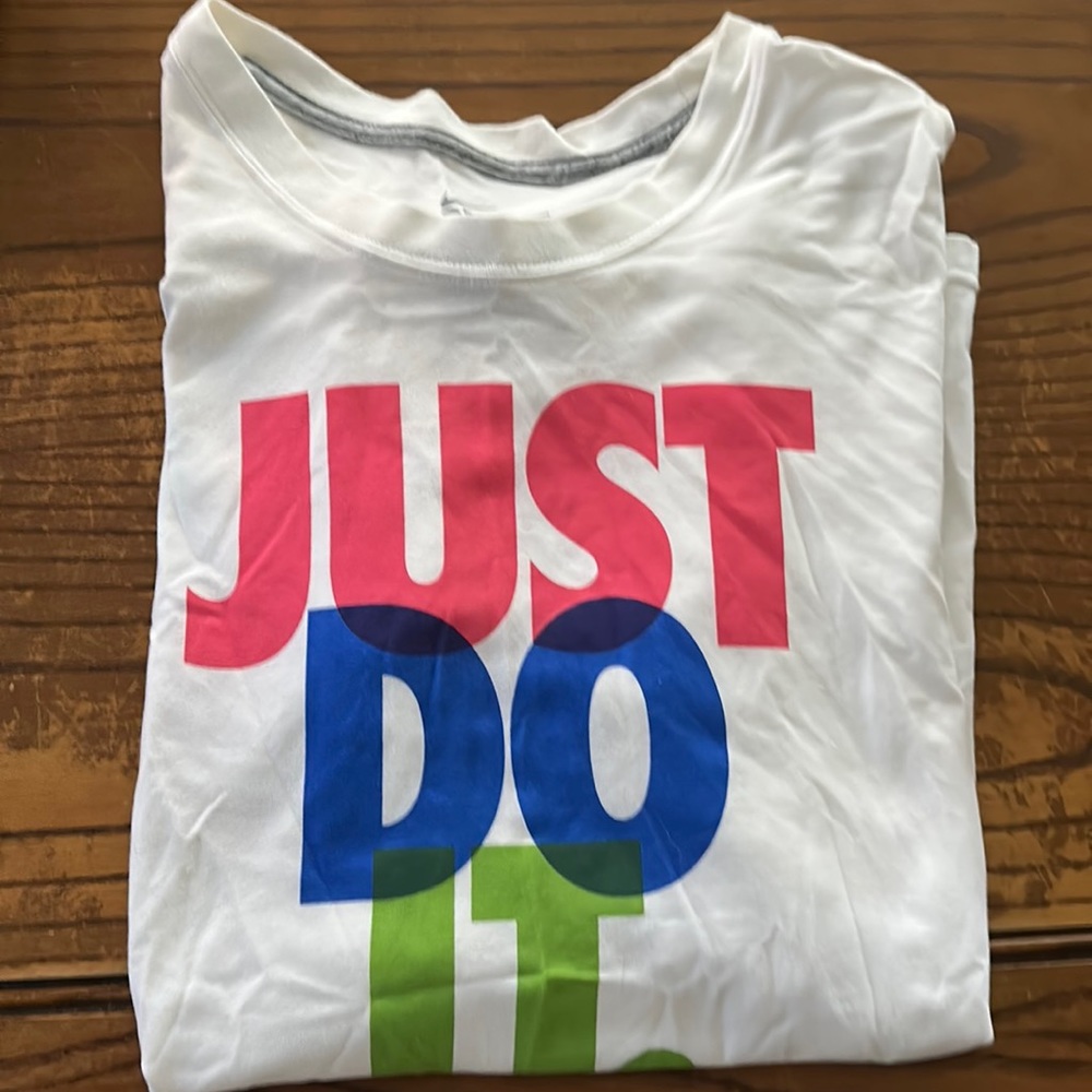Nike short sleeve tee